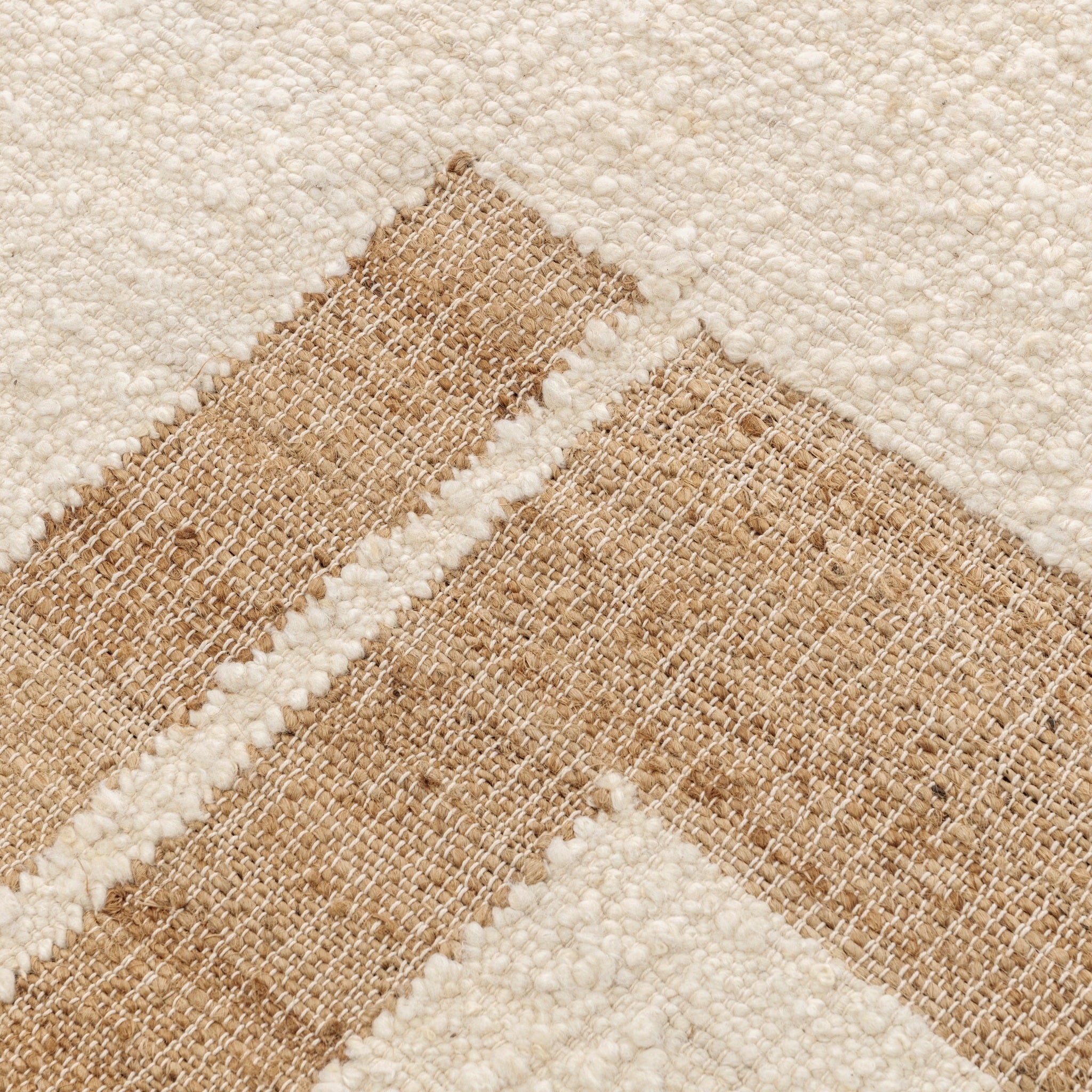 3008828