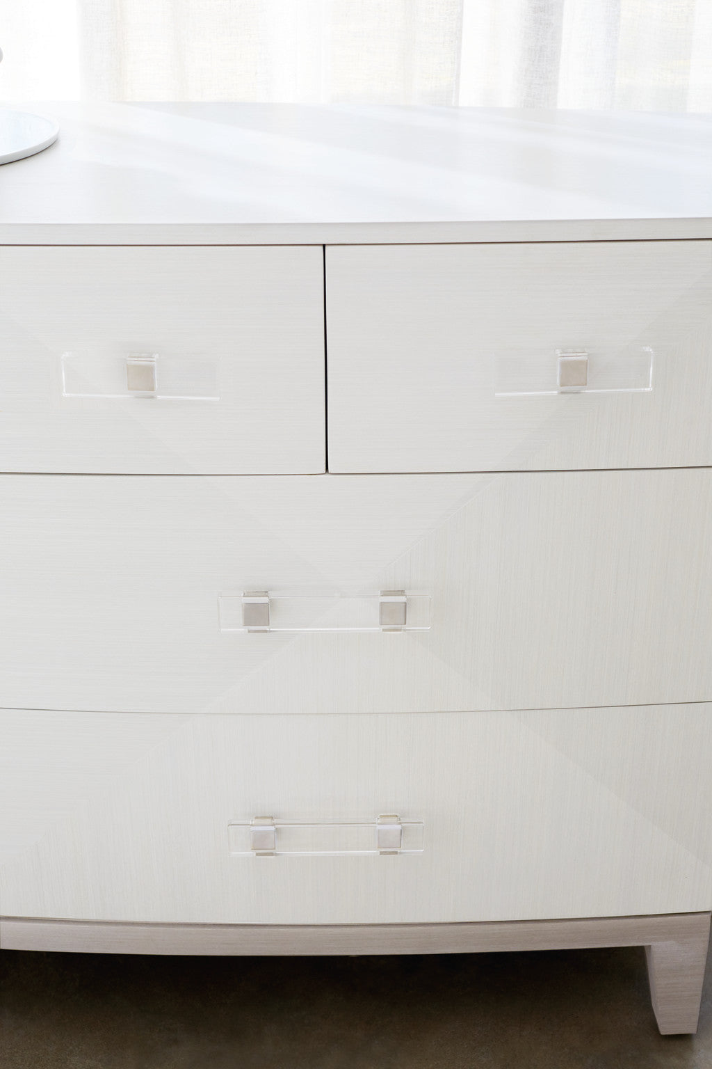 Axiom Dresser